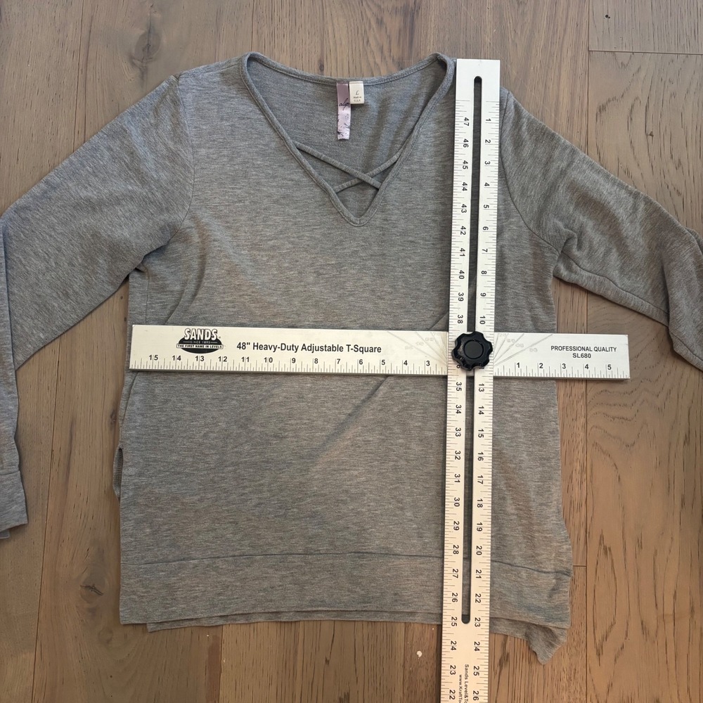 Alya Criss Cross V Neck Long Sleeve Gray Tunic Top Size‎ L - Picture 4 of 4